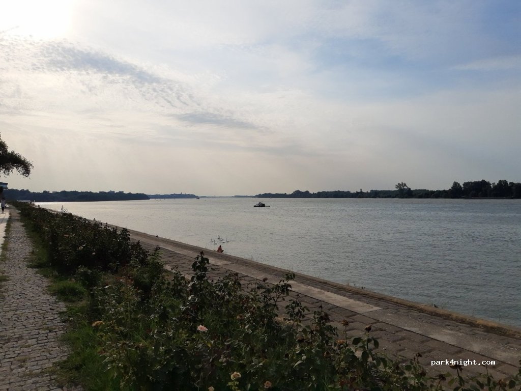 () Beograd - 34 Dunavski Kej — foto