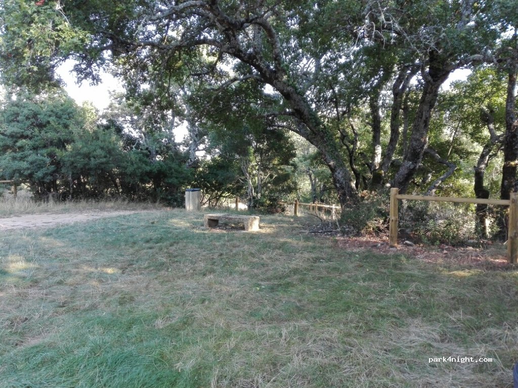(83170) Rougiers - Unnamed Road — foto
