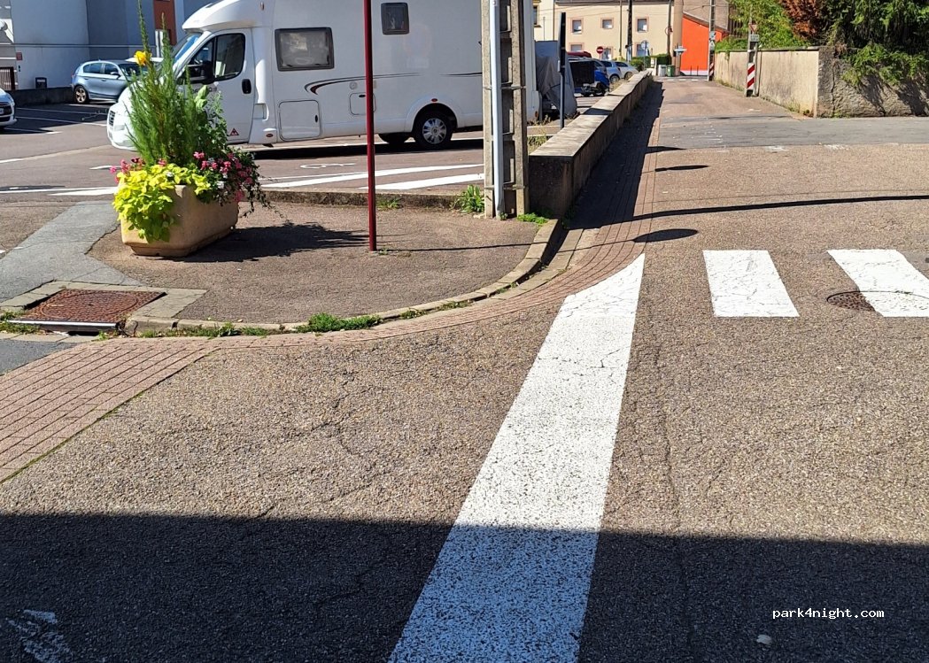 (57970) Yutz - 2 Chemin de l'Église — foto