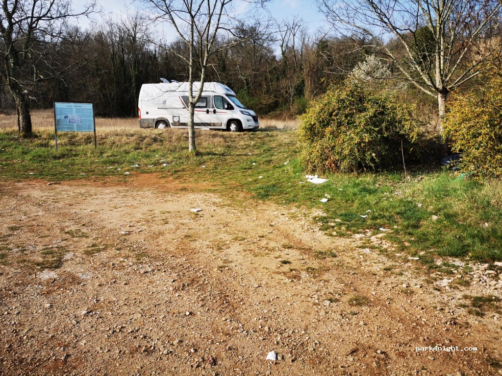 (52423) Karojba - Unnamed Road — foto 3