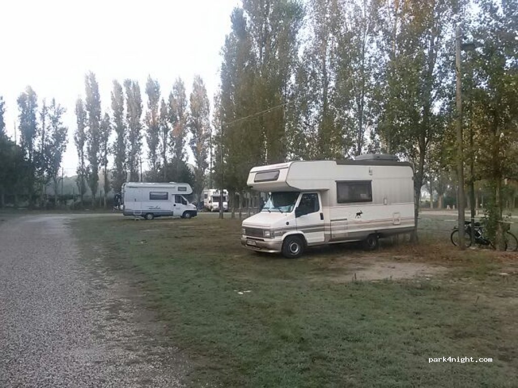 Area Sosta Camper - Casalborsetti — foto