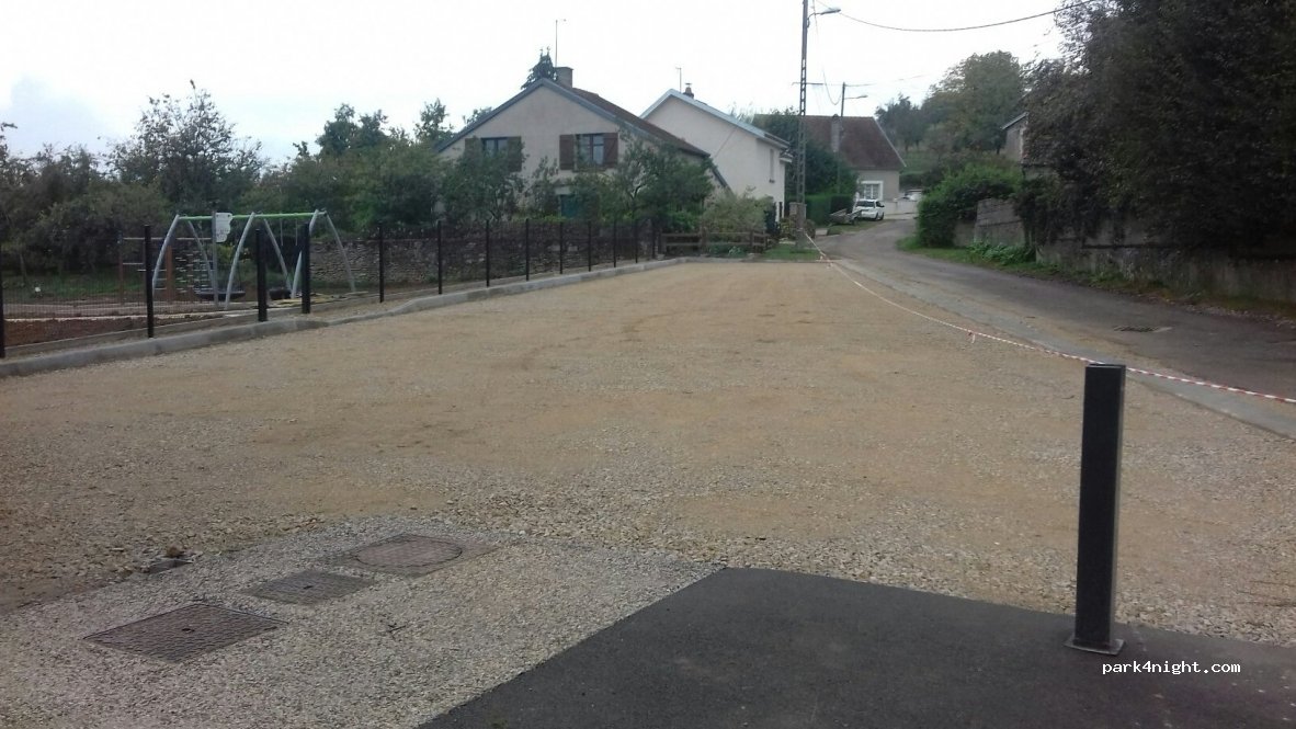 (52360) Neuilly-l'Évêque - 31 Place de la Mairie — foto