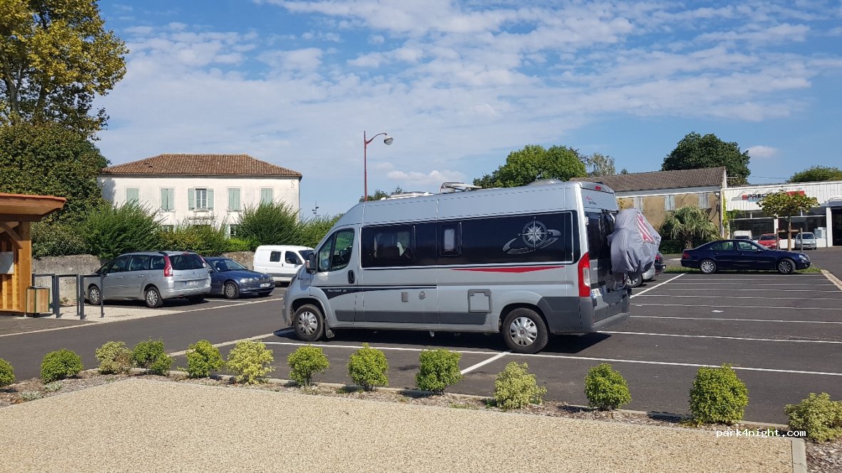 (40320) Samadet - 140 Place de la Faïencerie — foto