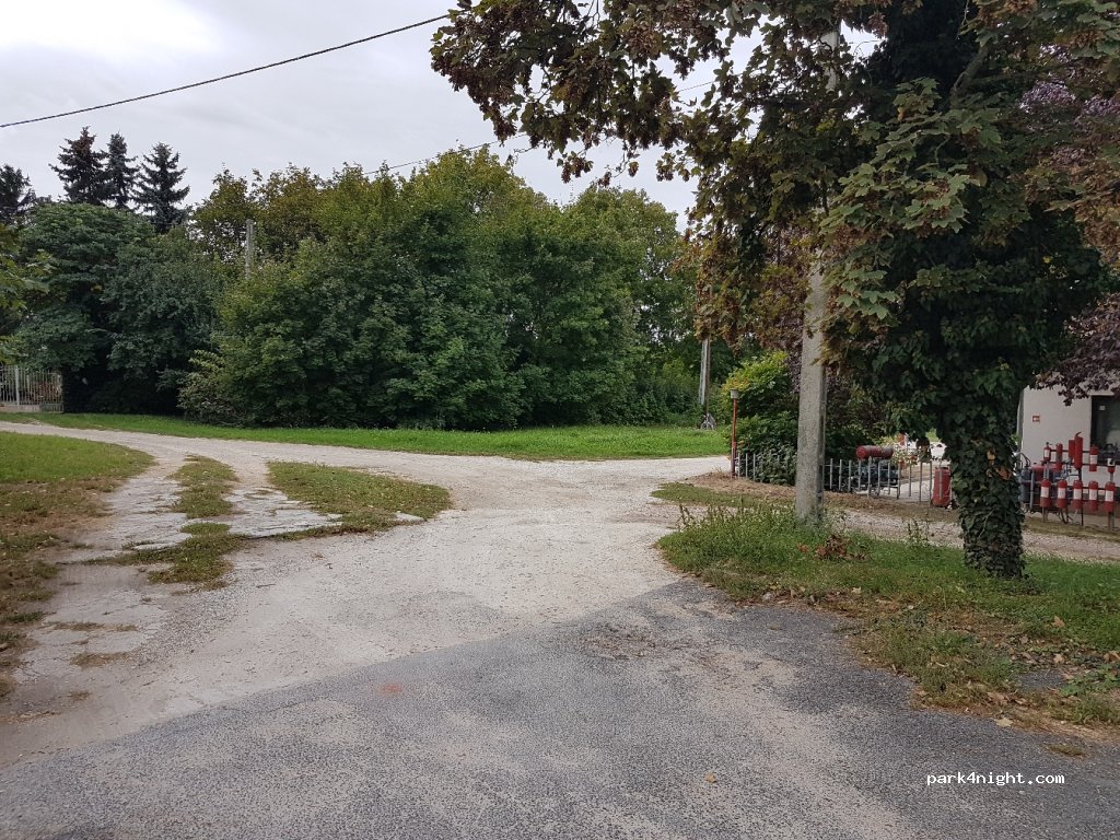 (8600) Siófok - 73 Május 1. utca — foto 3