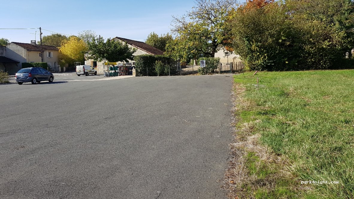 (33540) Saint-Brice - 2 Le Bourg Nord — foto