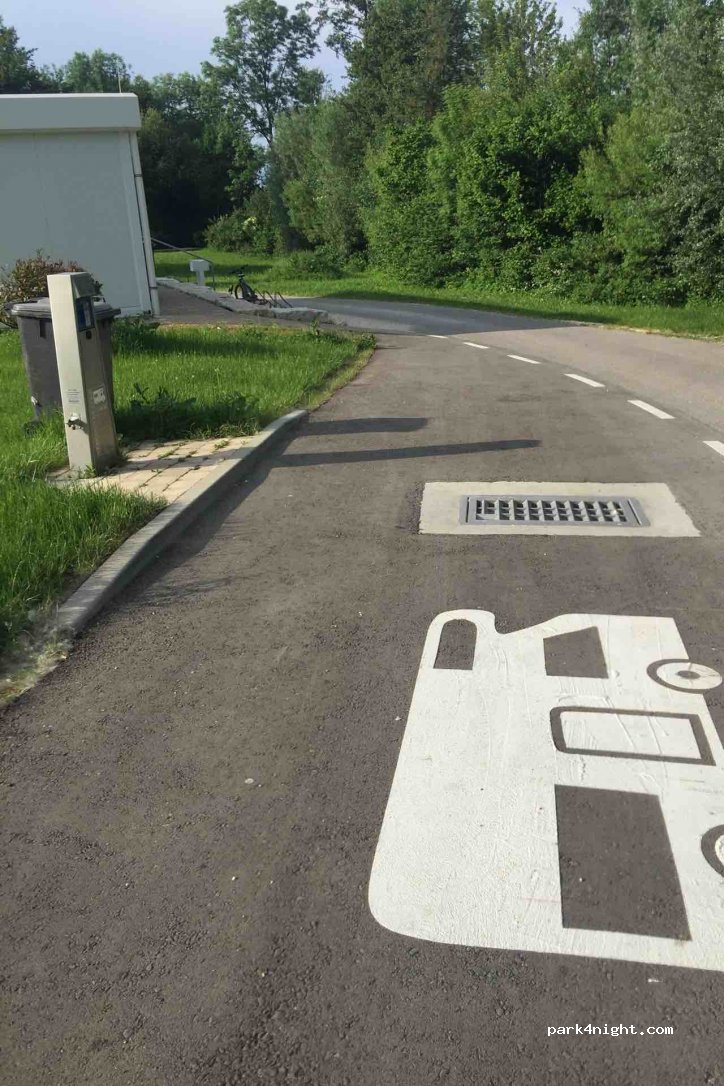 Wohnmobilstellplätze Heiningen — foto