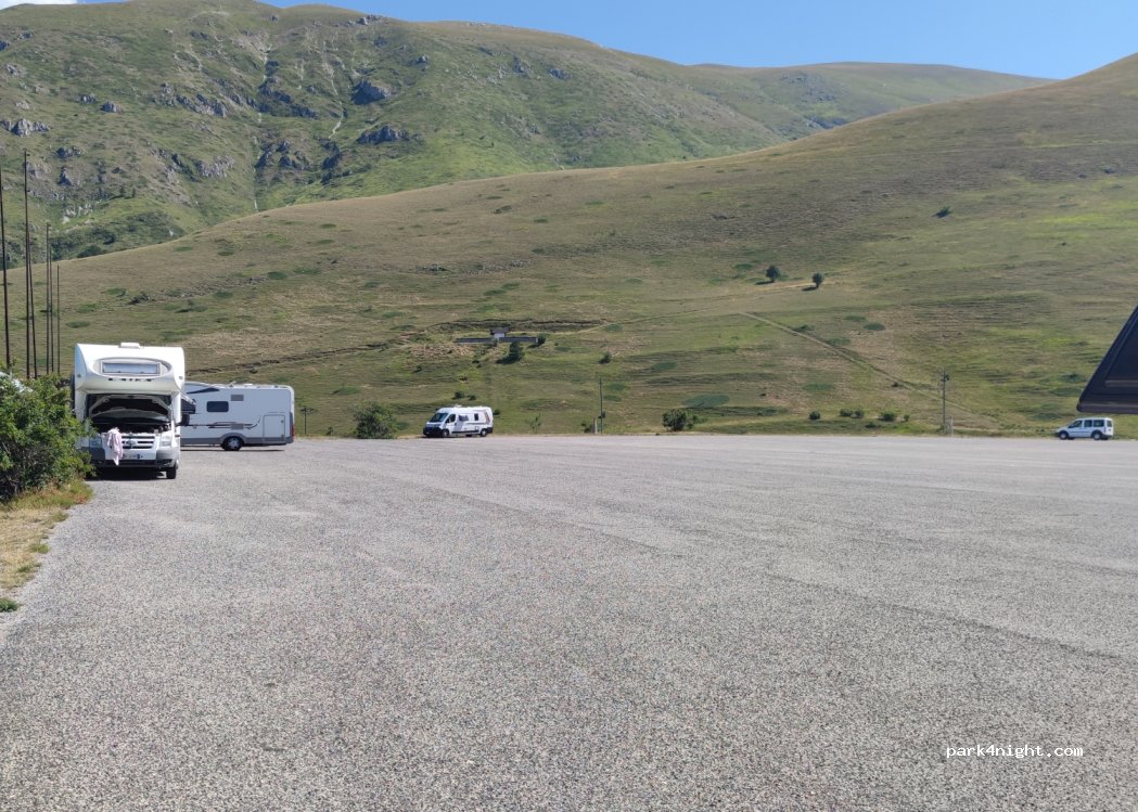 (67100) Assergi - Unnamed Road — foto