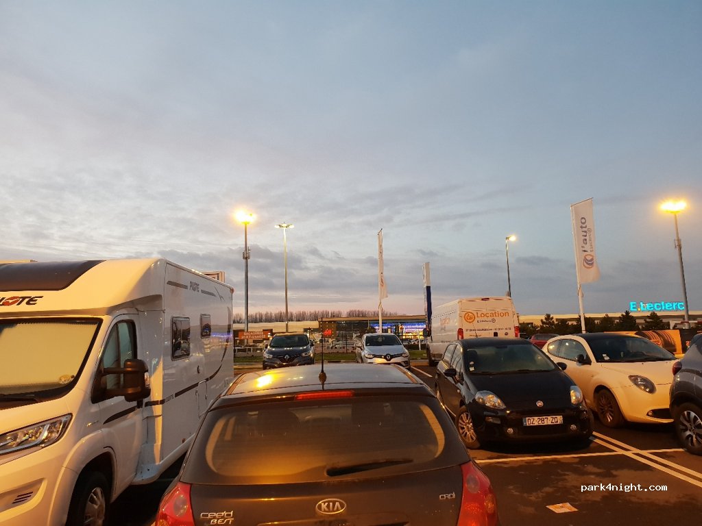 (51370) Saint-Brice-Courcelles - Rue de la Dent d'Oches — foto