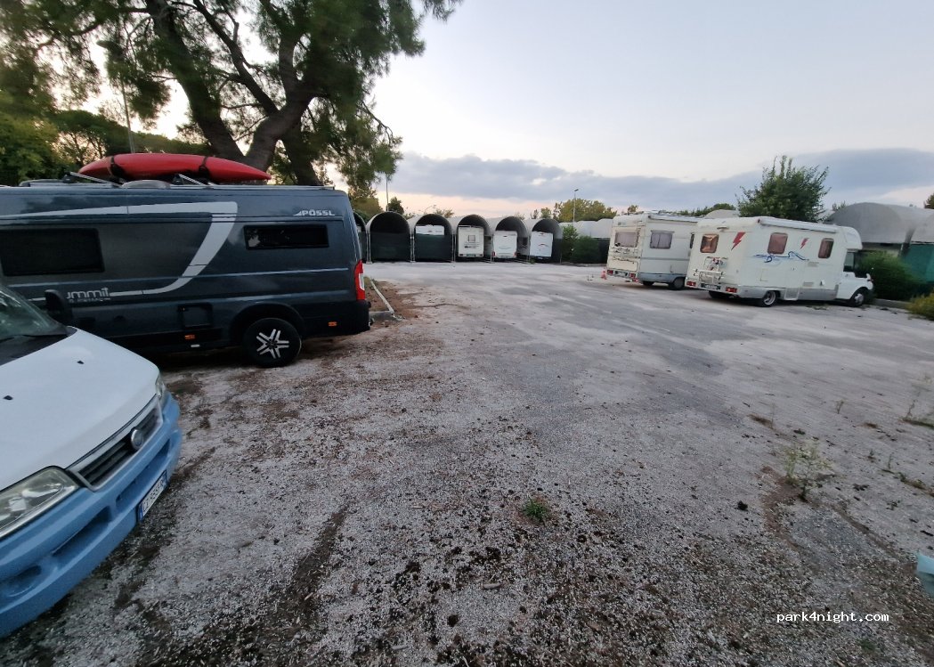 Area Sosta Rimessaggio Camper Posatora — foto 3