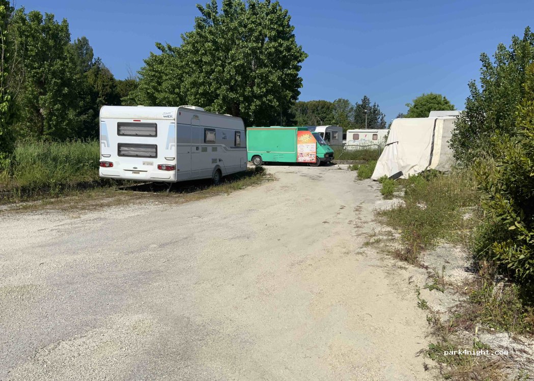 Area Sosta Rimessaggio Camper Posatora — foto 5