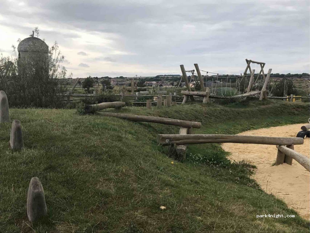 (BN10 8GN) - 46 Flint Way — foto 3