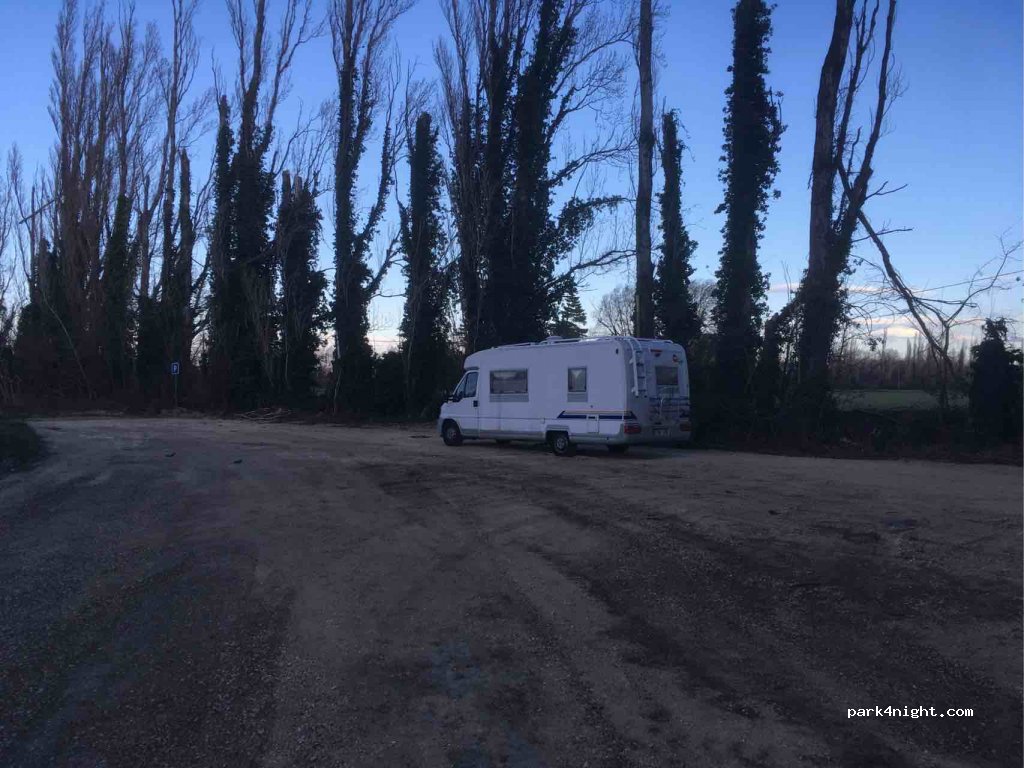 (84000) Avignon - 2164 Chemin de la Barthelasse — foto