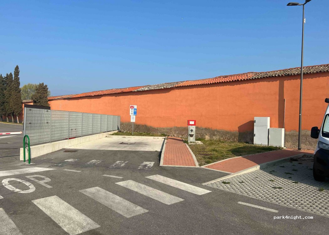 (30015) Chioggia - Via Granatieri di Sardegna — foto 2