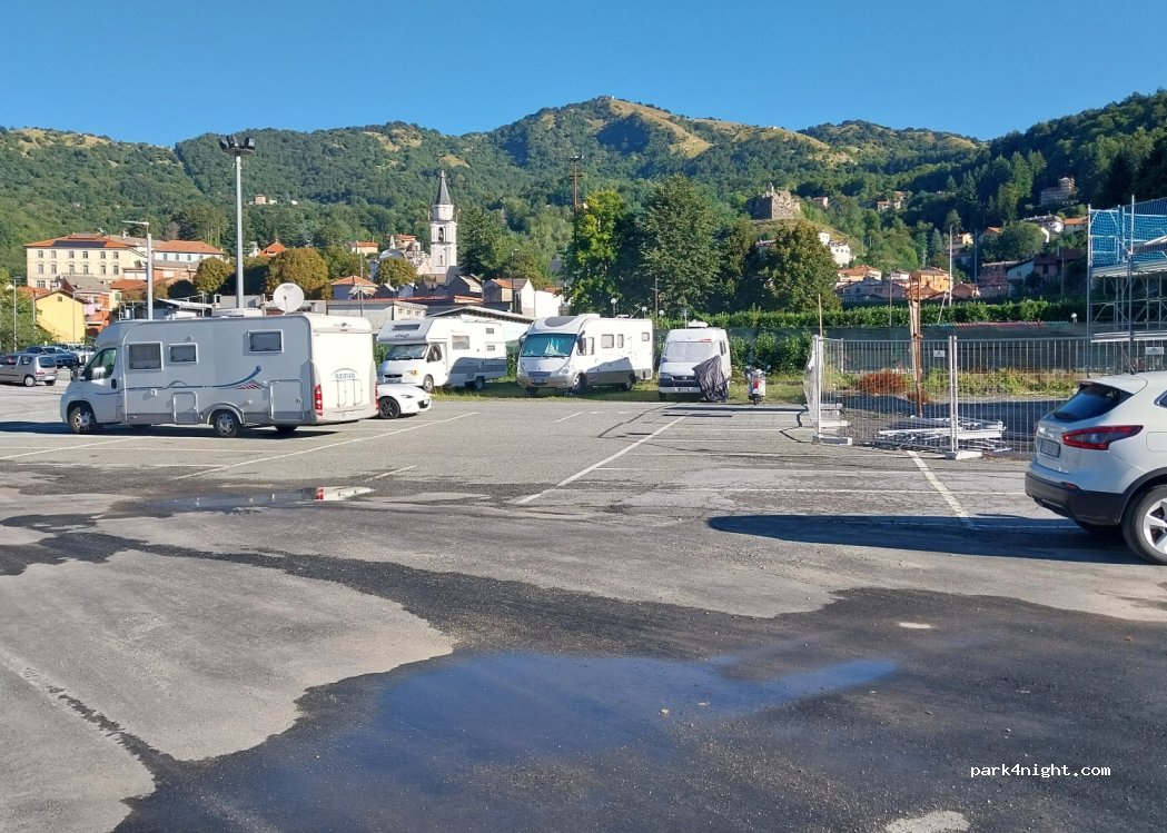 (16029) Torriglia - 12 Piazza al Posteggio — foto 4