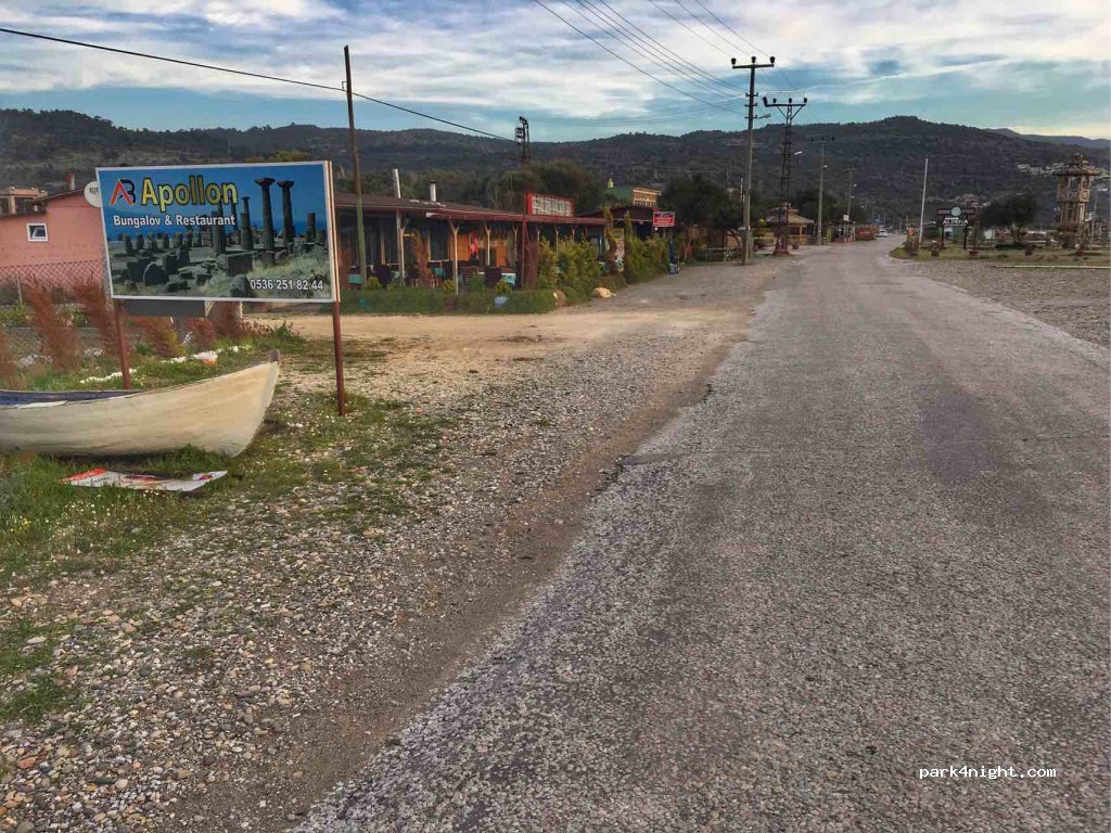 (17862) Behram Köyü - Unnamed Road — foto