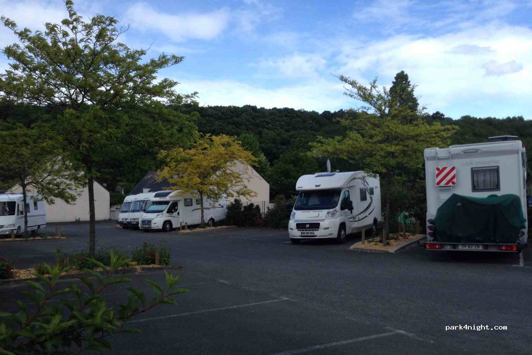 (49590) Fontevraud-l'Abbaye - Place des AFN — foto