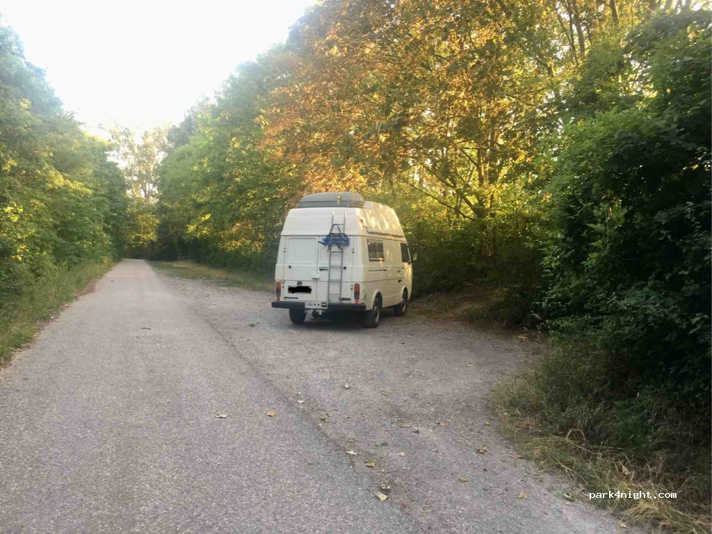 (1220) Wien - Saltenstraße — foto