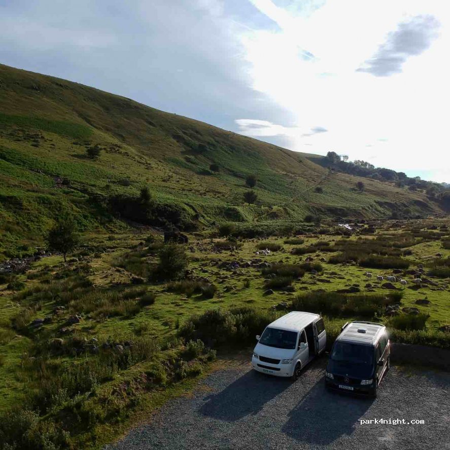 (SA19 9UN) Llanddeusant - Unnamed Road — foto