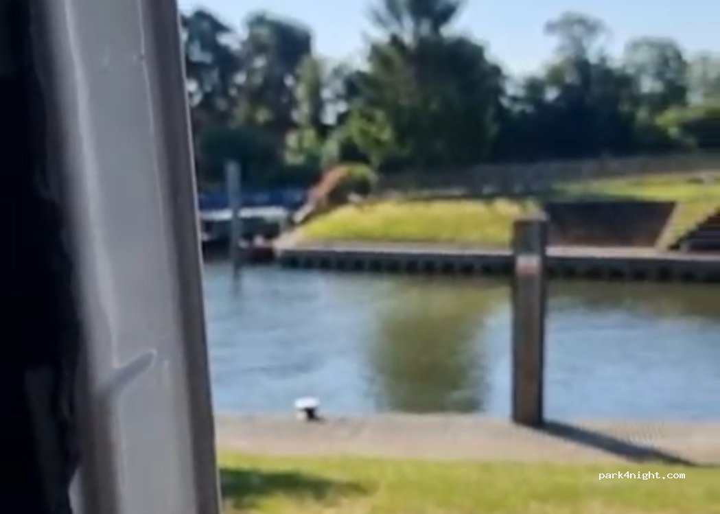 (TW17 9LQ) Shepperton - Towpath — foto 5
