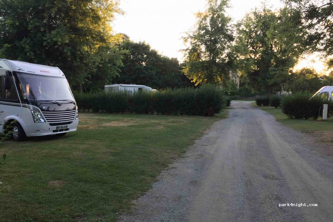 Camping Municipal Le Dorat — foto