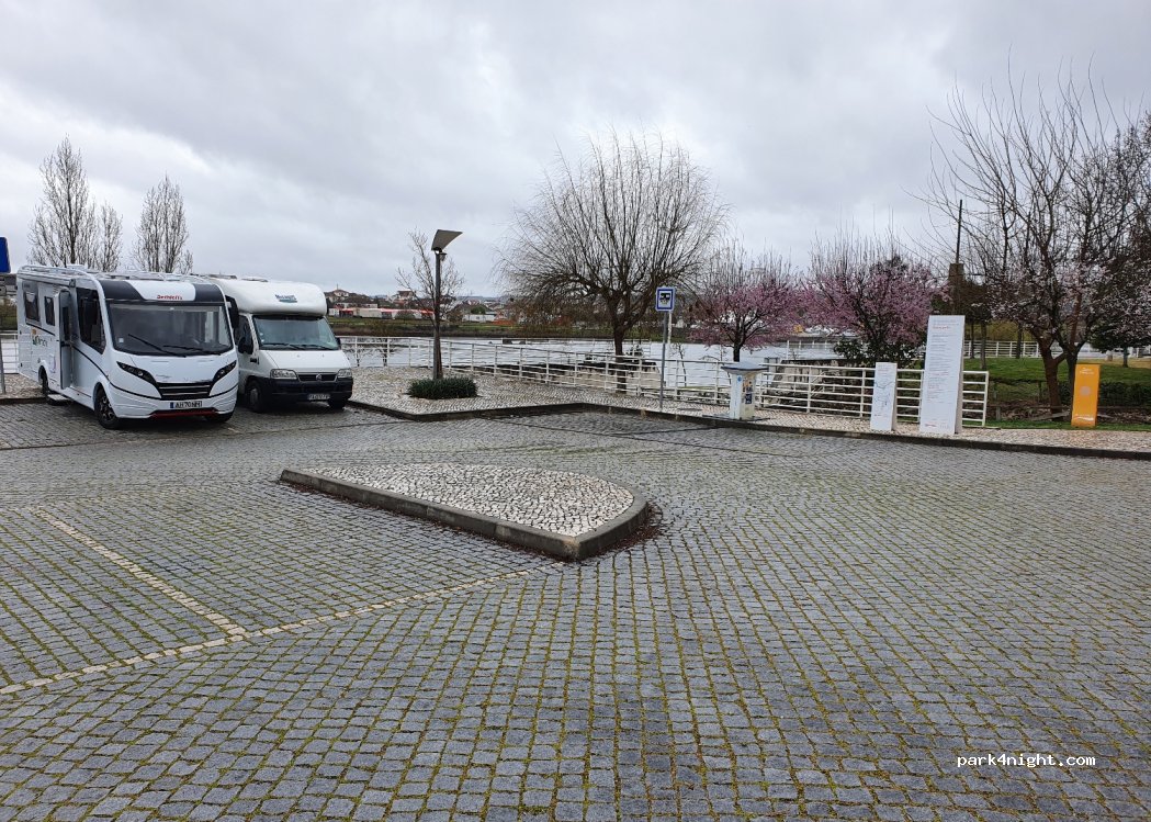 () Abrantes - Esplanada das Docas — foto 2
