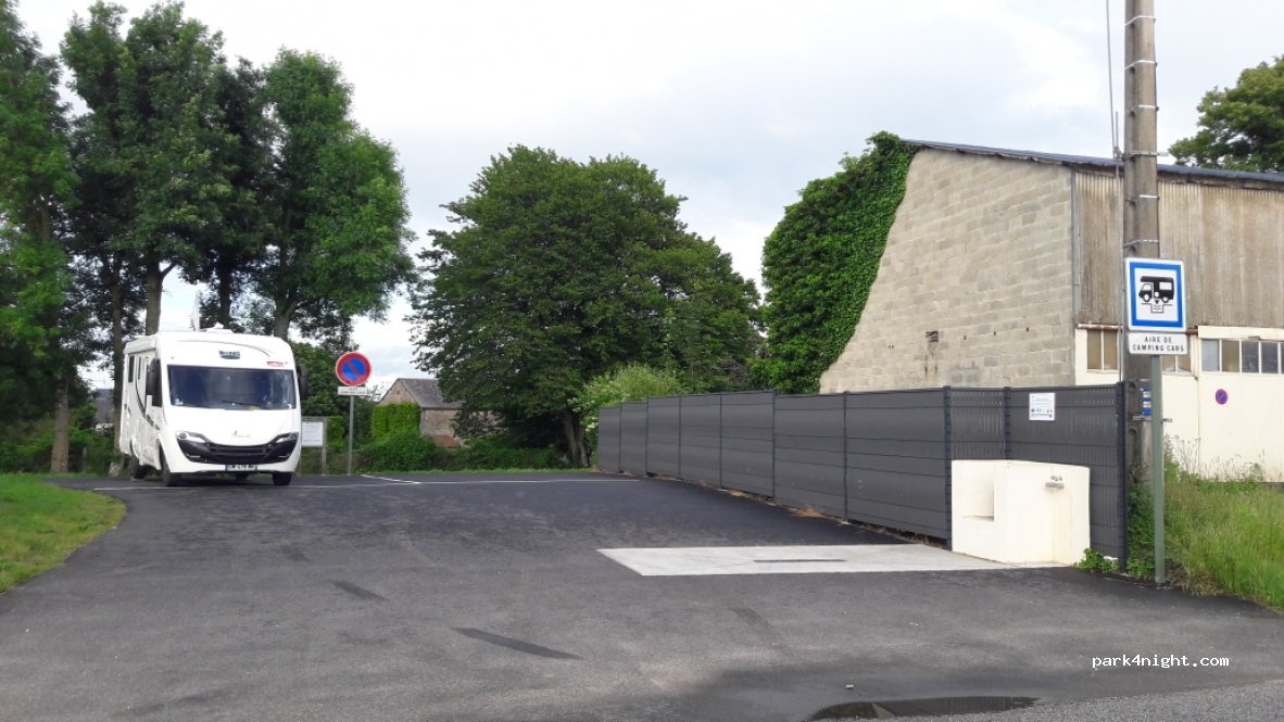 (61390) Courtomer - Rue Henri Vaillant — foto