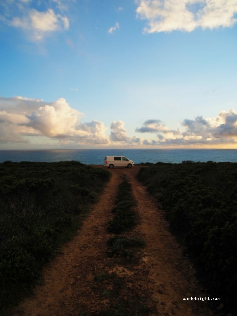 (7630-174) Valas - Unnamed Road — foto