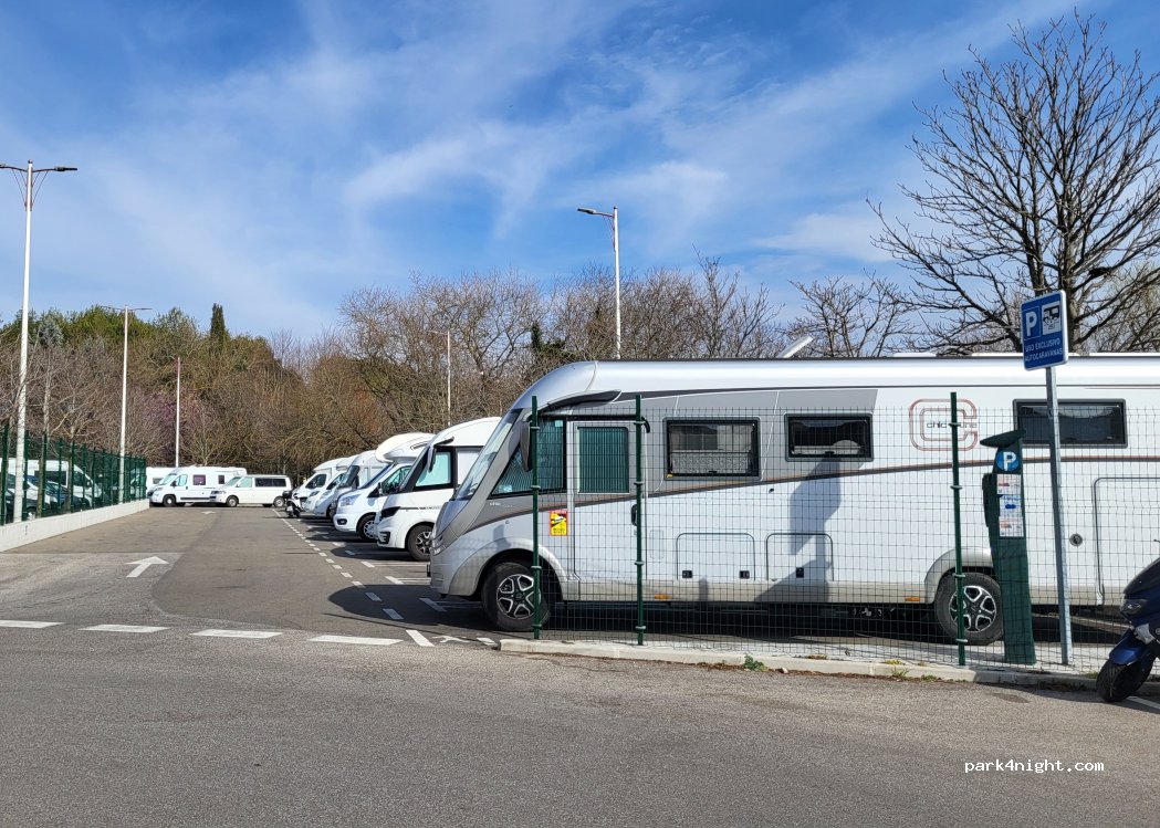 Área de autocaravanas de La Granja — foto 2