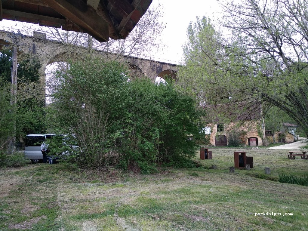 (24260) Mauzens-et-Miremont - unamed road — foto