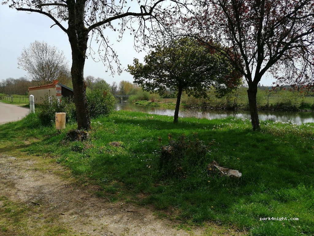 (89480) Crain - 172 La Grange Folle — foto