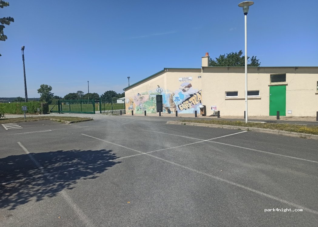 (79350) Chiché - Rue du Stade (Parking Football et Omnisport) — foto