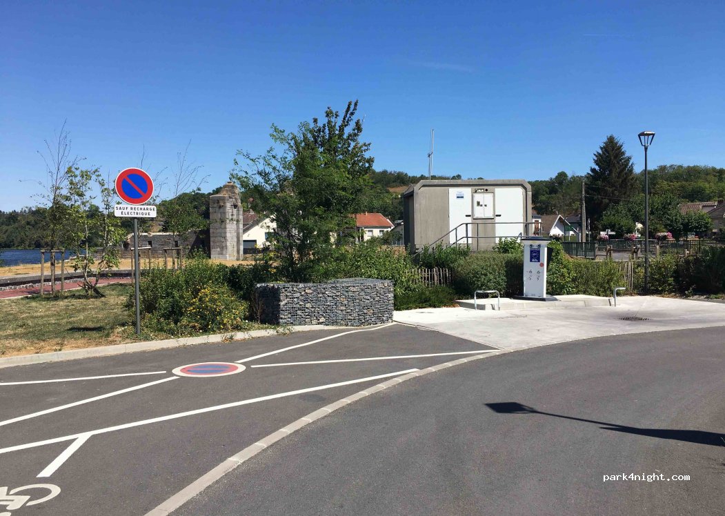 (08600) Givet - 12 Quai Dervaux — foto