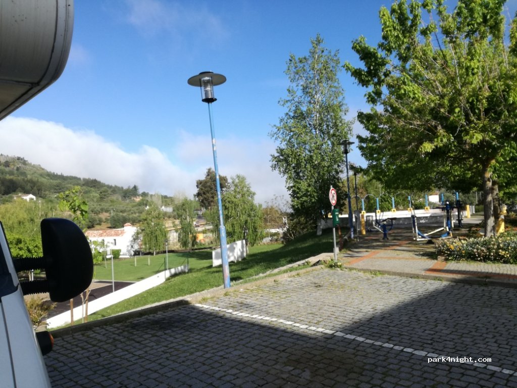 (7320) Castelo de Vide - 40 Praceta Amadeu Canário — foto