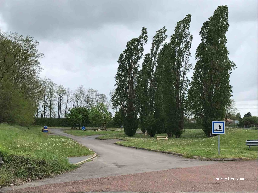 (71260) Saint-Albain - Champ Tabot — foto