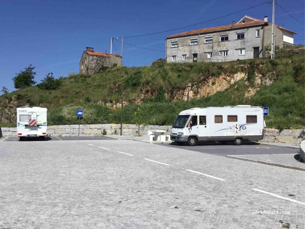 (6290-525) Gouveia - 40 Rua Cid. da Guarda — foto