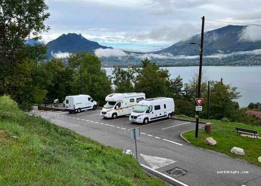 Parking Petites Suites — foto 2