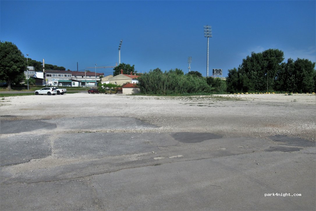 (52100) Pula - 8 Nazorova ulica — foto