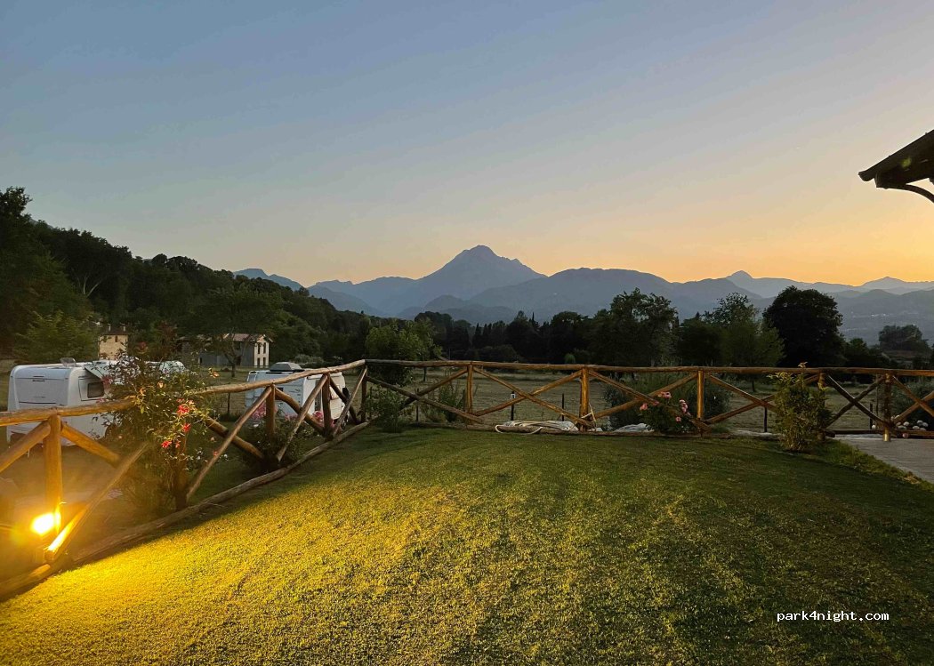 Area Sosta Camper - La Cantina Del Vino Barga — foto 3