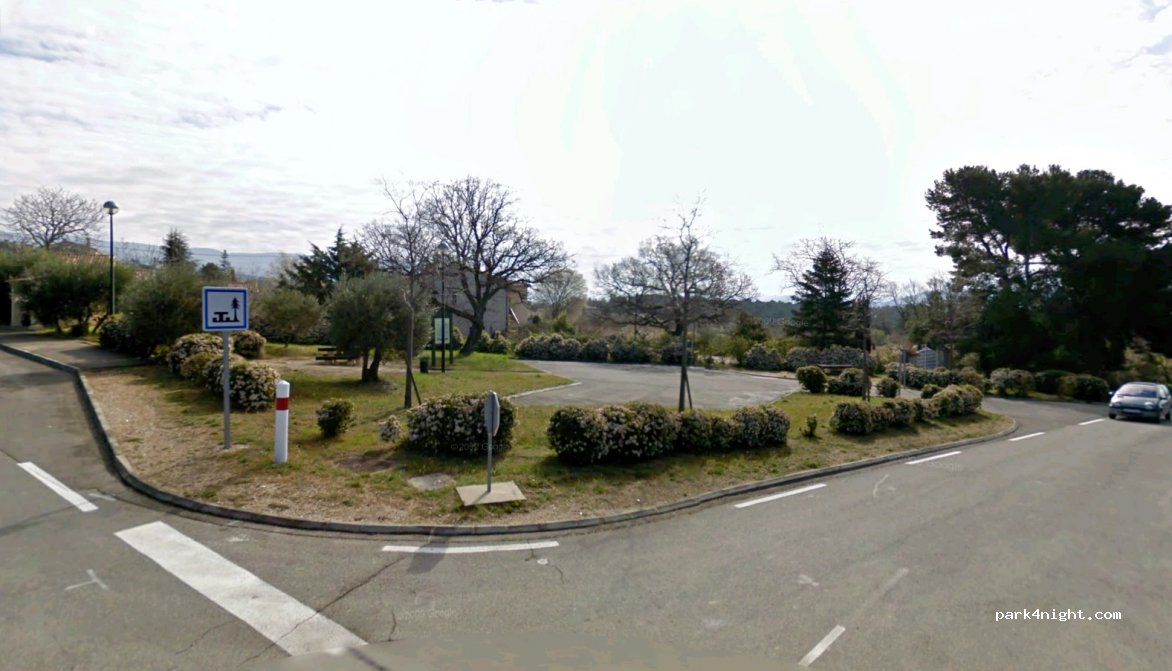 (84490) Saint-Saturnin-lès-Apt - Route de Roussillon — foto