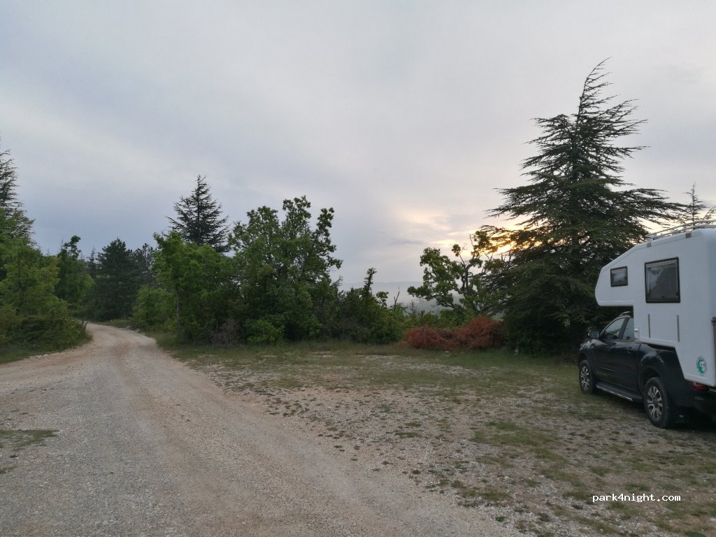 (84390) Monieux - D5 — foto 2