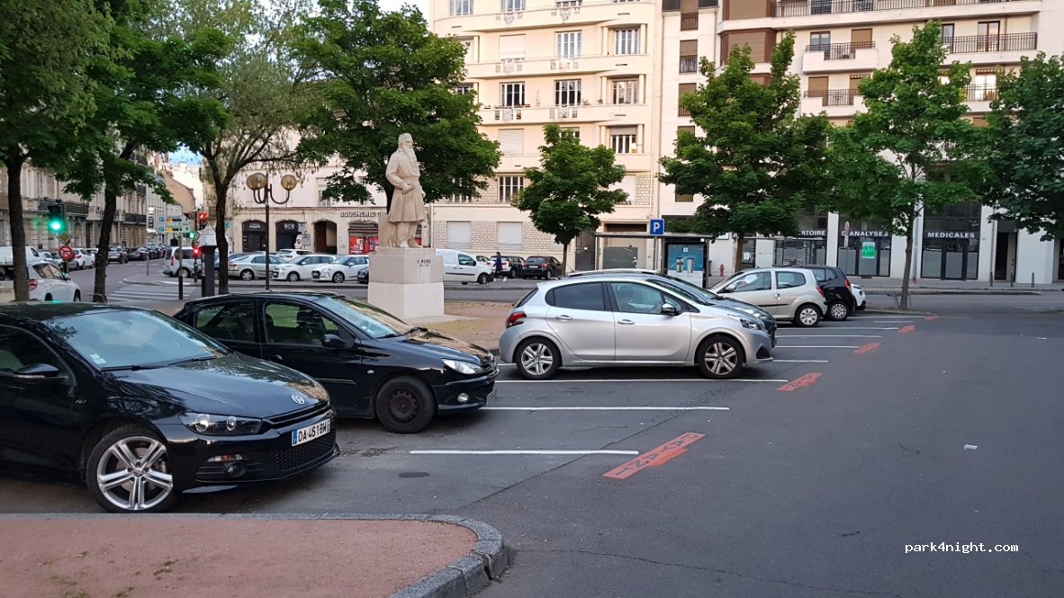 (21000) Dijon - 6 Place Auguste Dubois — foto