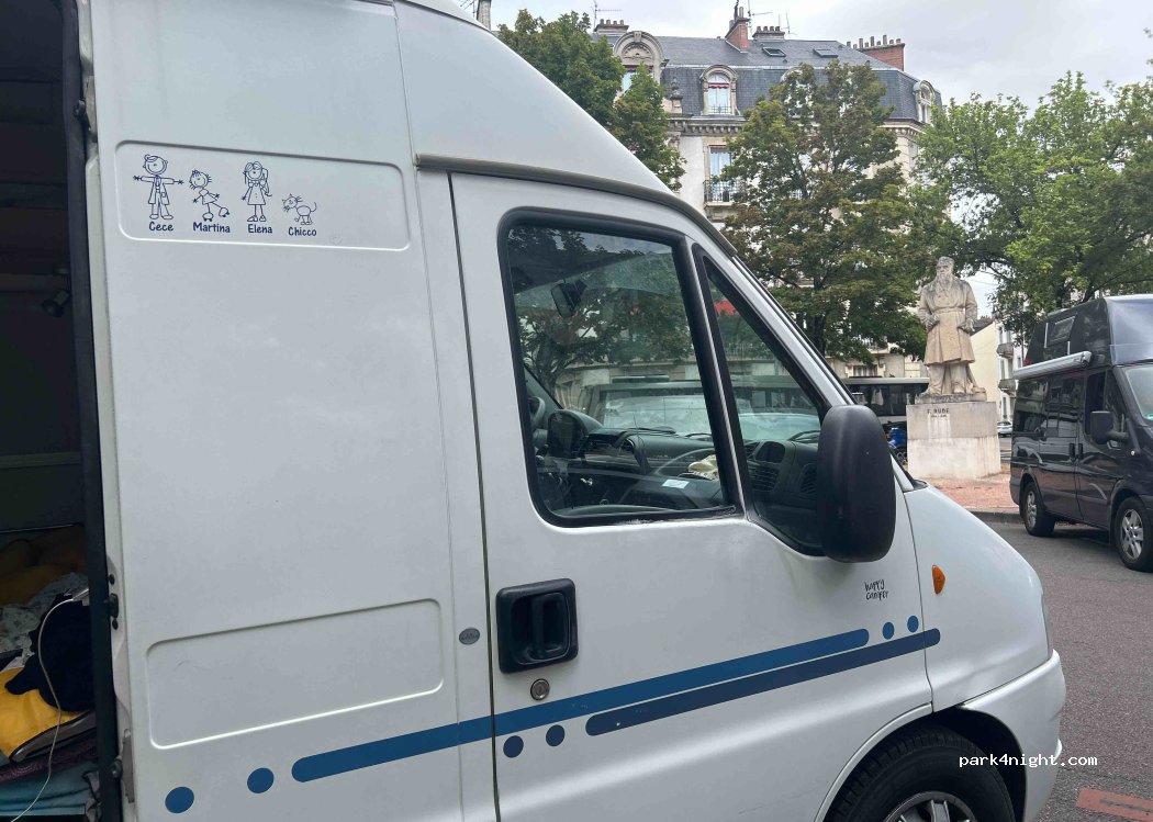 (21000) Dijon - 6 Place Auguste Dubois — foto 4