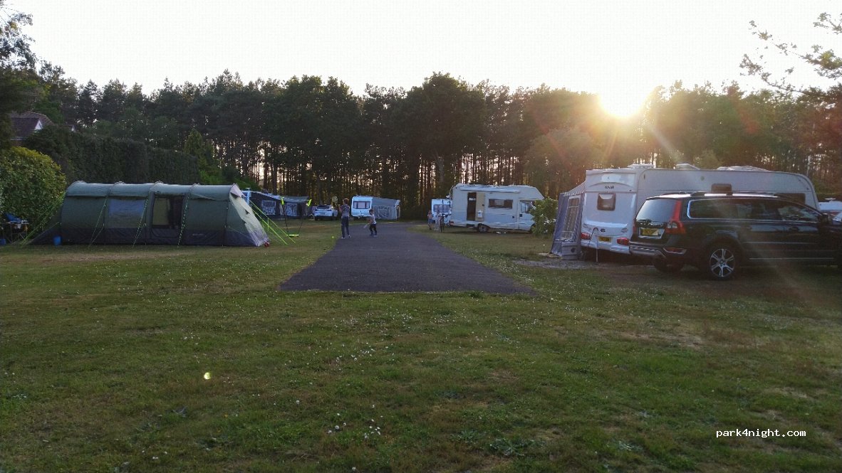 Longfield Caravan Park — foto