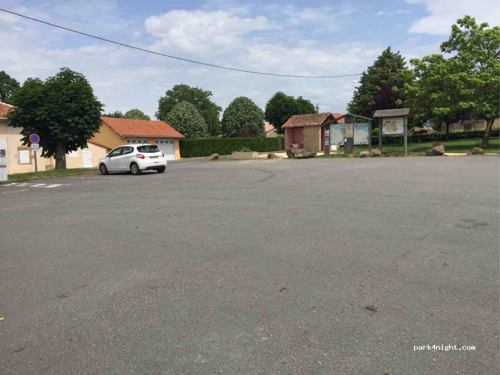 (86460) Pressac - 2 Rue du Pont Neuf — foto