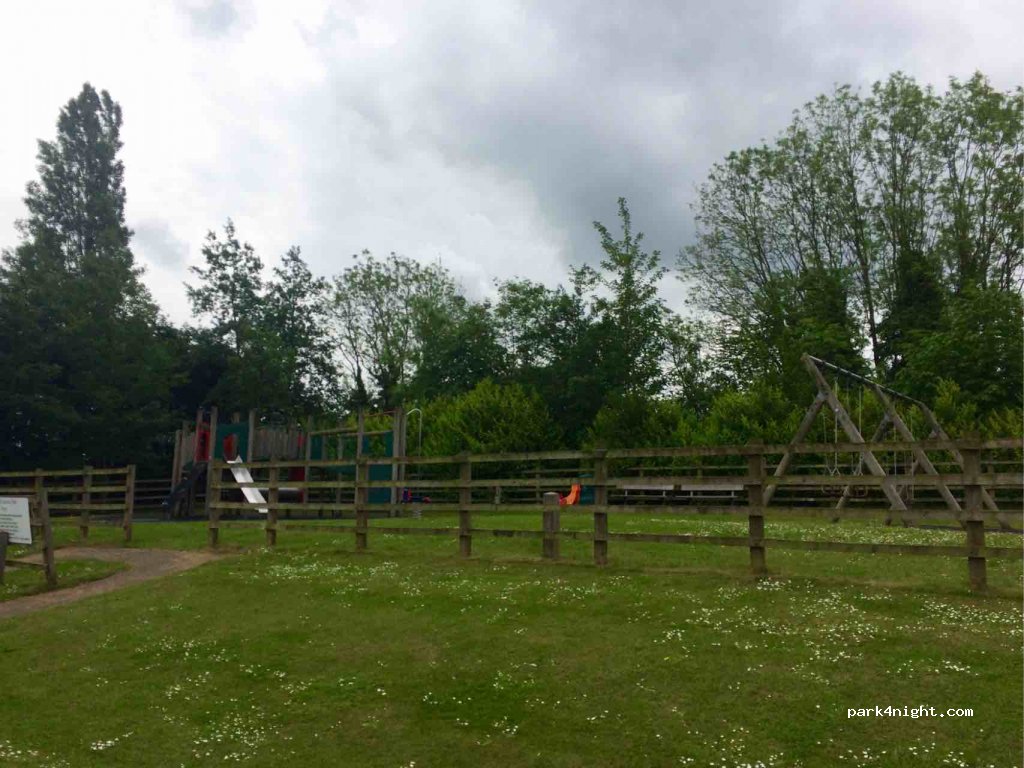 Robin Hood Caravan Park — foto