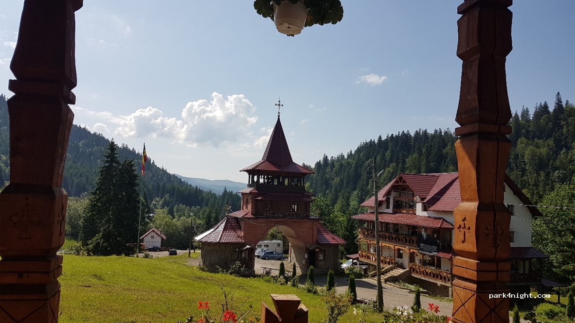 ()  - Strada Lustin Pîrvu — foto 2