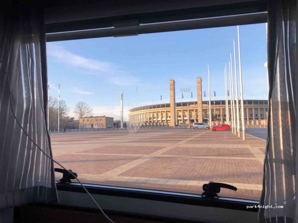 (14053) Berlin - Olympischer Platz — foto