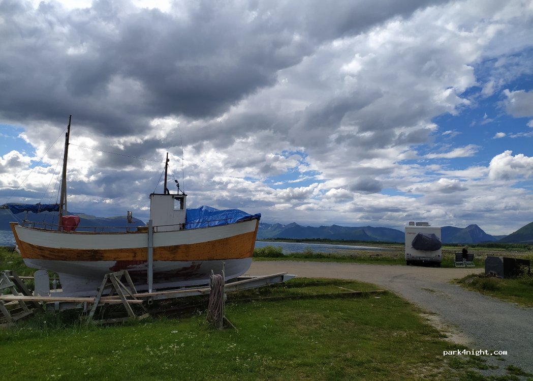 (8484) Risøyhamn - Unnamed Road — foto