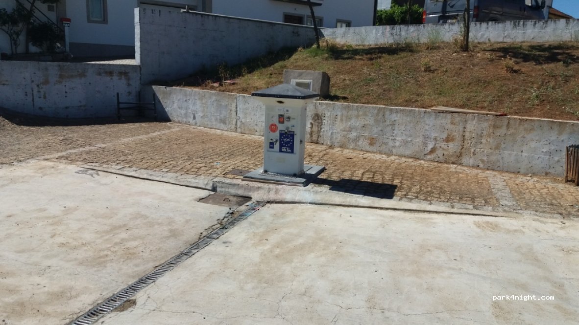 () Izeda - 13-14 Largo do Toural — foto