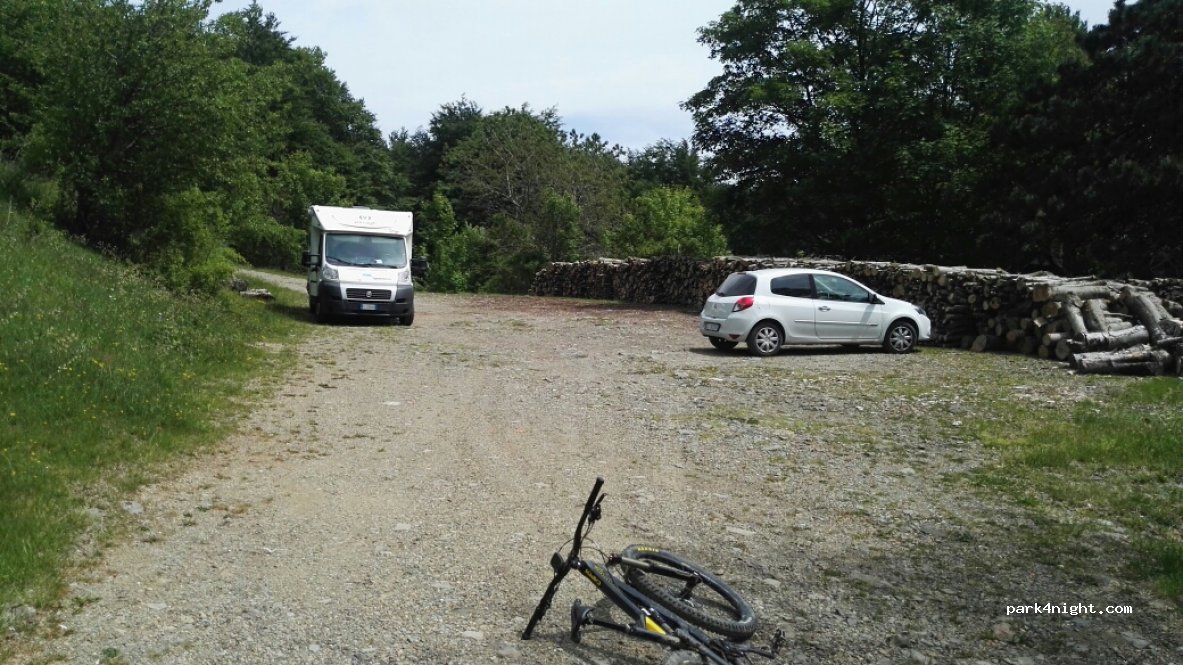(43041) Bedonia - Unnamed Road — foto